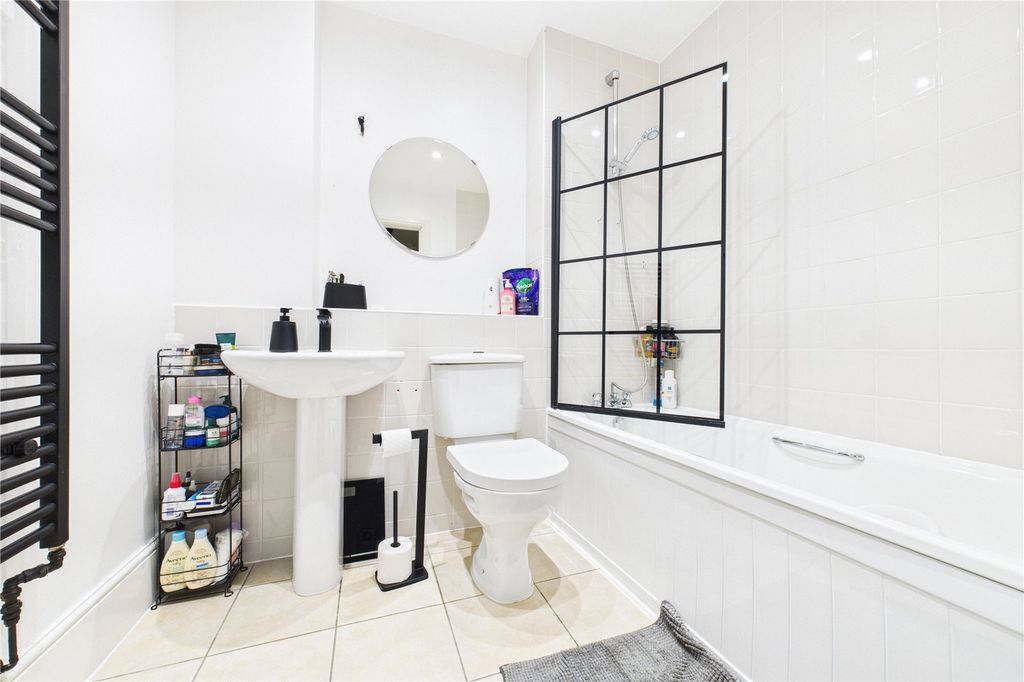 Property photo 3 of 11 Bathroom