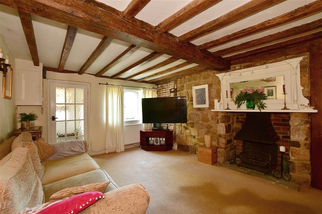 Property photo 3 of 16 Lounge