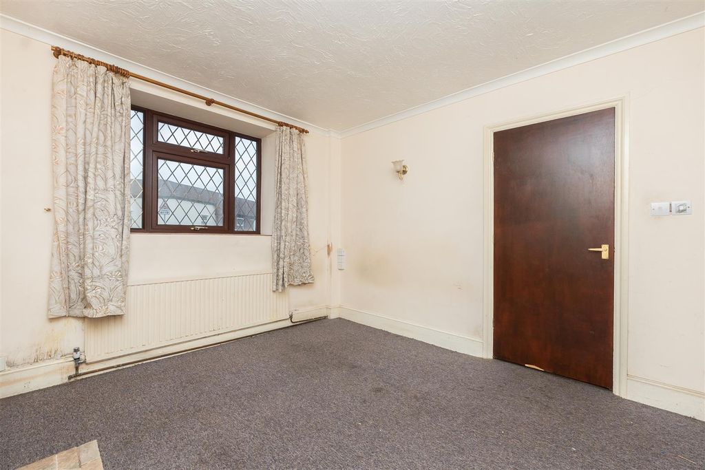 Property photo 3 of 27 15-Poplar-Road-Bs30-5Jx-4.Jpg