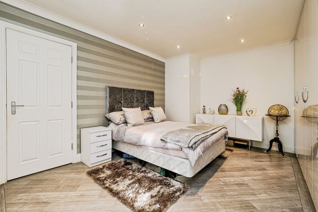 Property photo 2 of 25 Photo