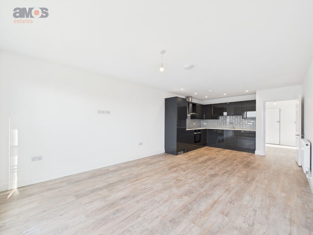Property photo 2 of 18 4031872