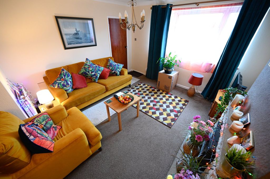 Property photo 2 of 11