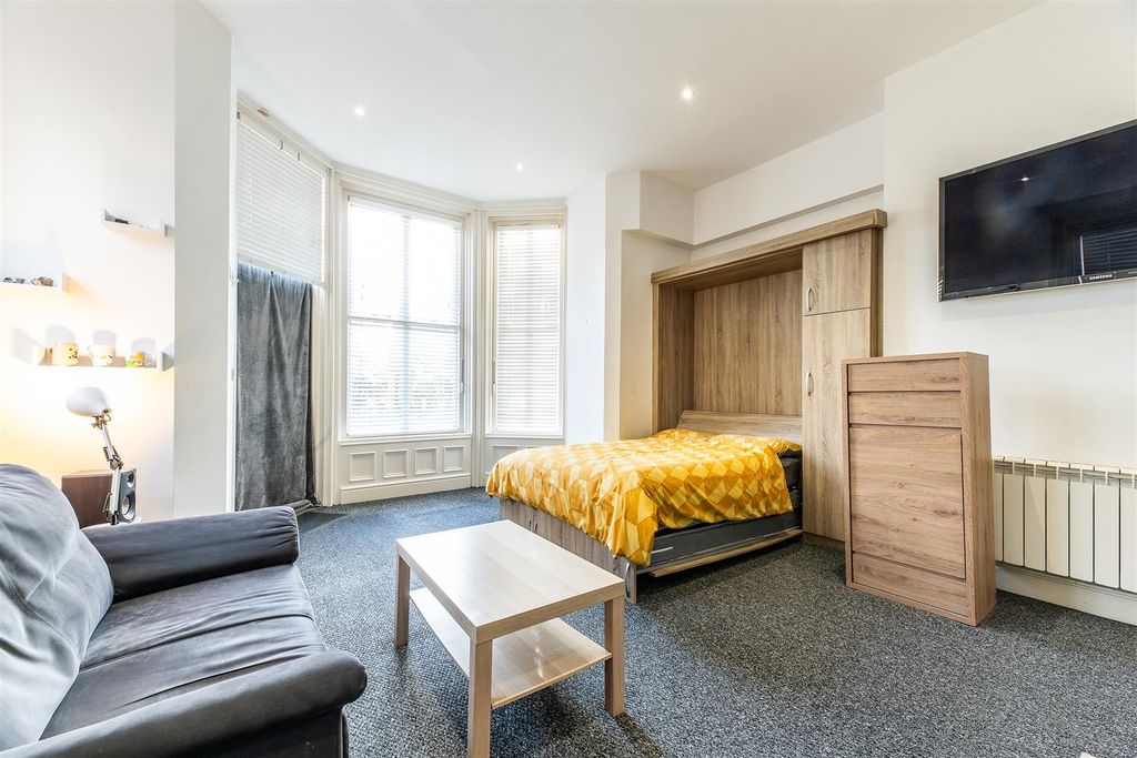 Property photo 3 of 11