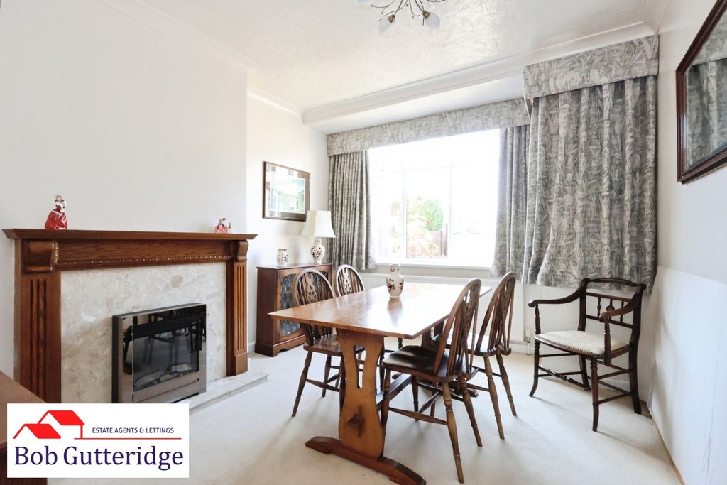 Property photo 2 of 28 Bay Fronted Dining Room