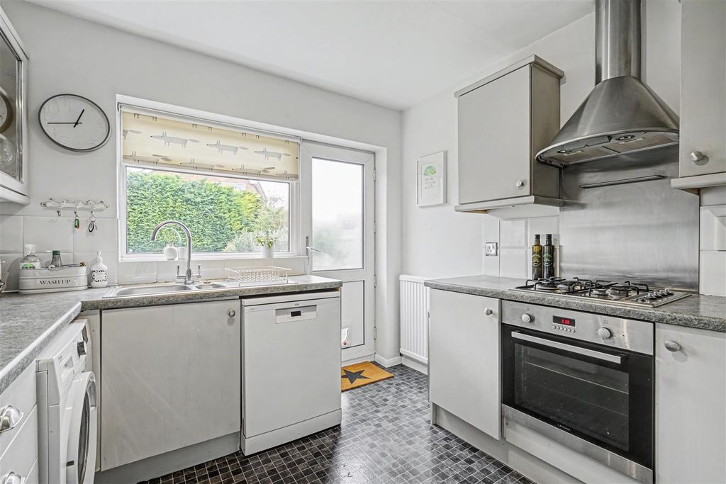 Property photo 3 of 19 Kitchen