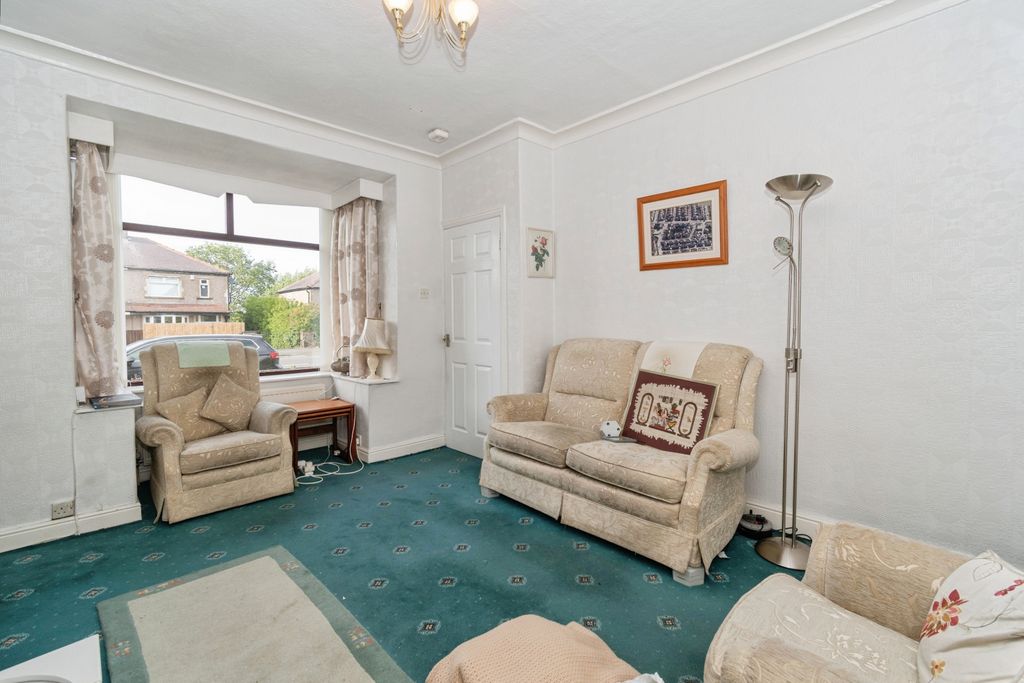 Property photo 1 of 15 Living Room