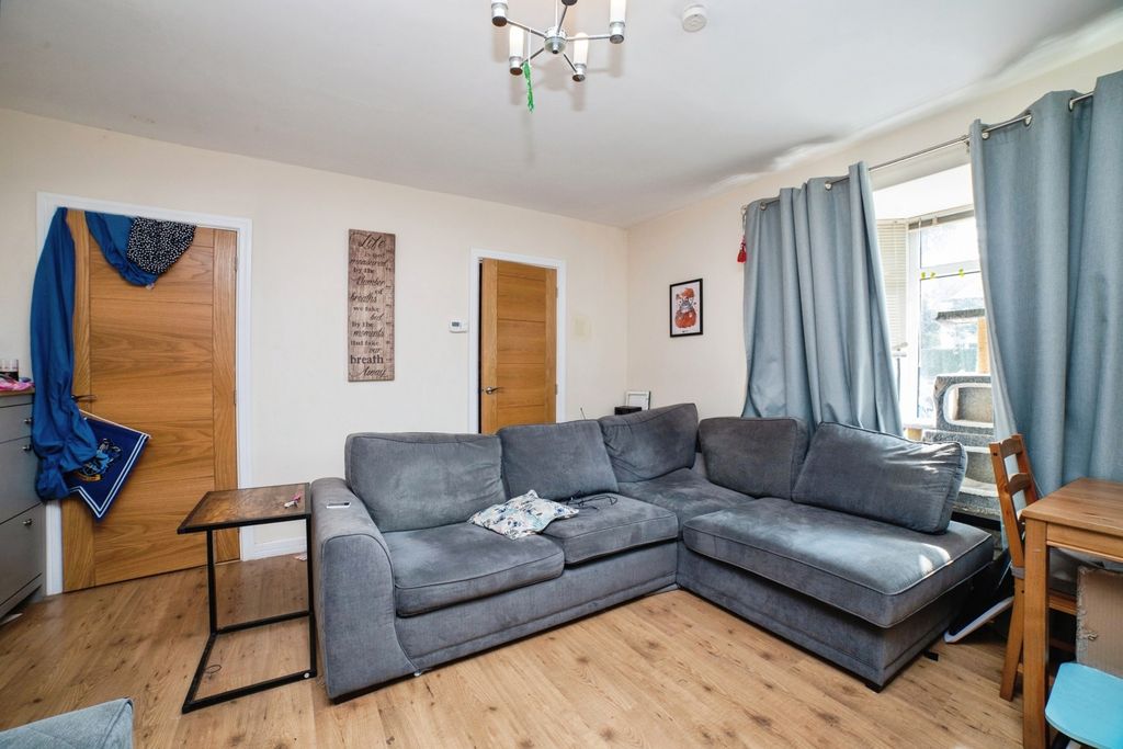 Property photo 2 of 17 Photo