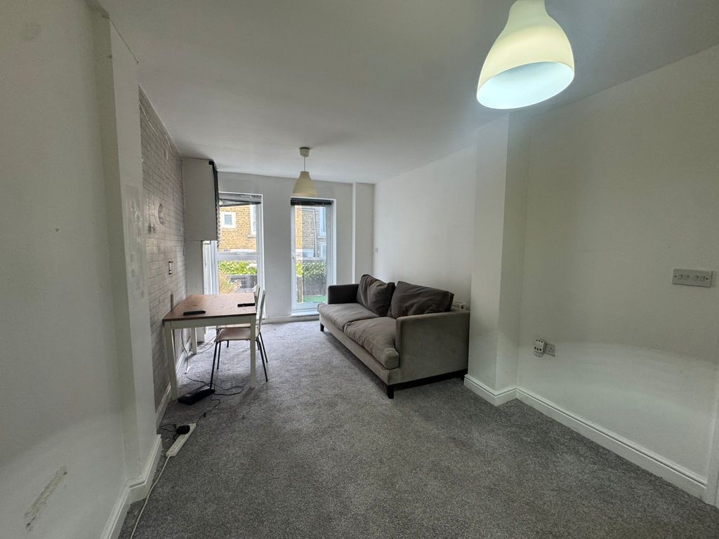 Property photo 3 of 7 Gallery