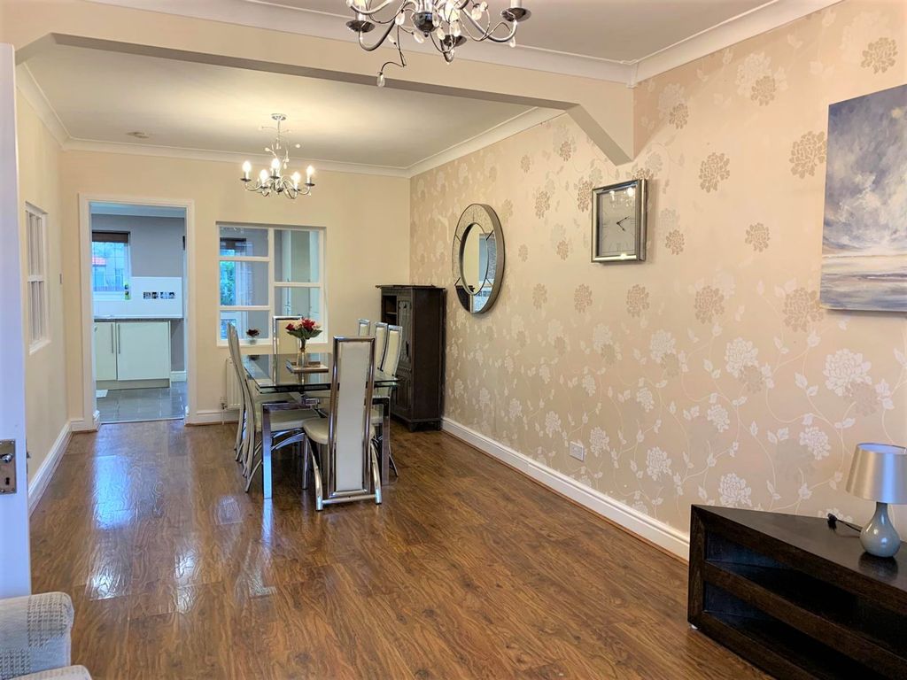 Property photo 3 of 10 Dining Room