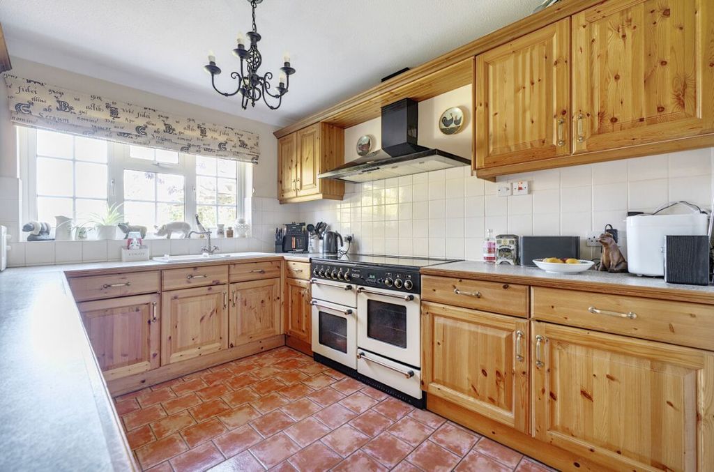 Property photo 2 of 25