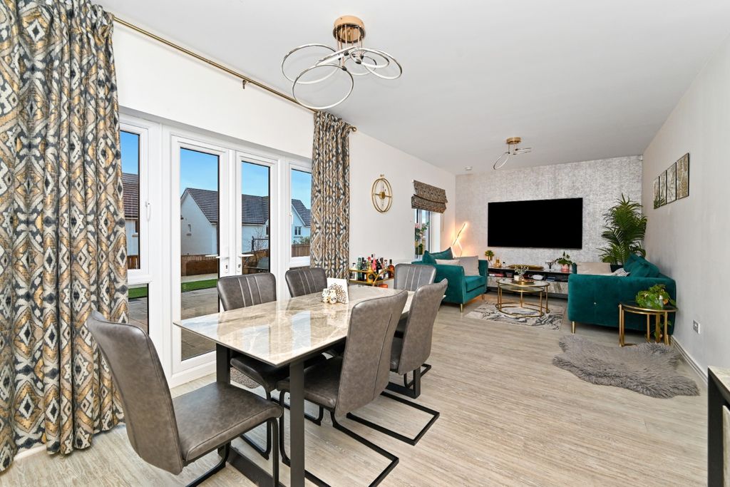 Property photo 3 of 28