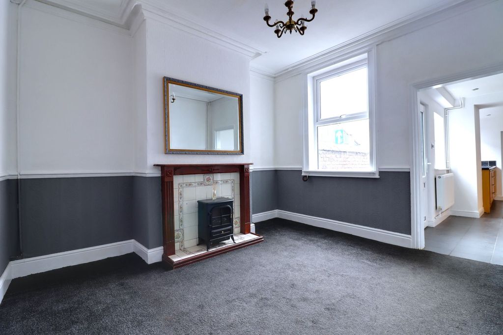 Property photo 3 of 18 Dining Room