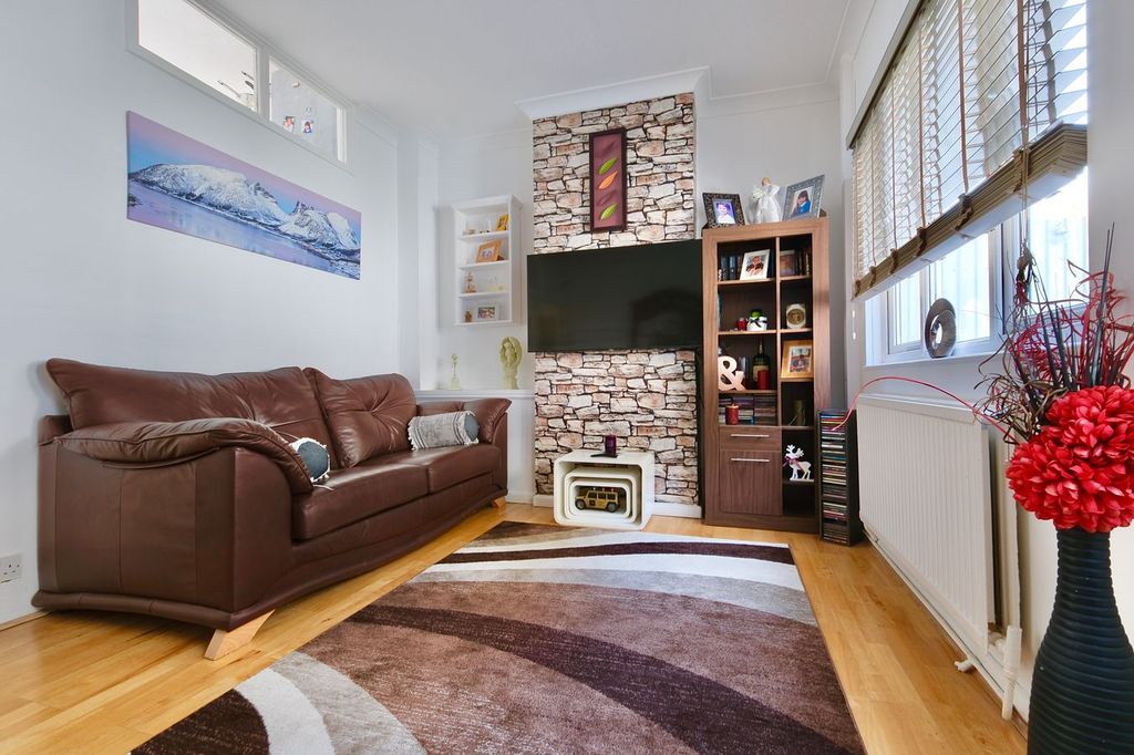Property photo 3 of 14