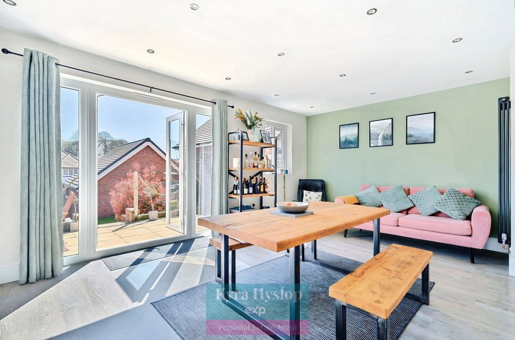 Property photo 2 of 23