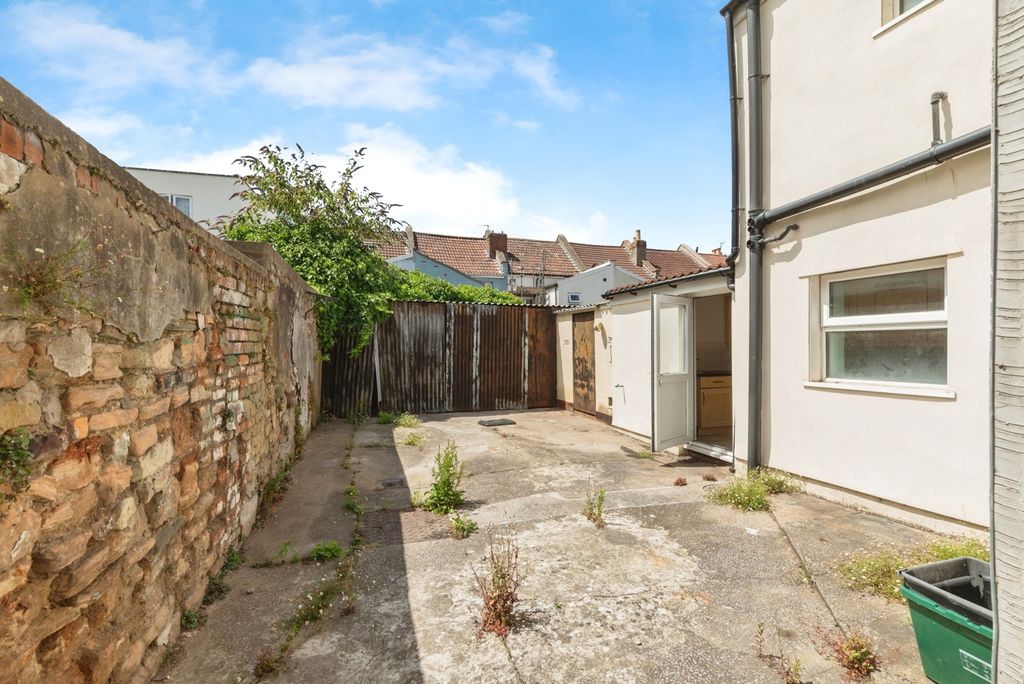 Property photo 3 of 16 Photo