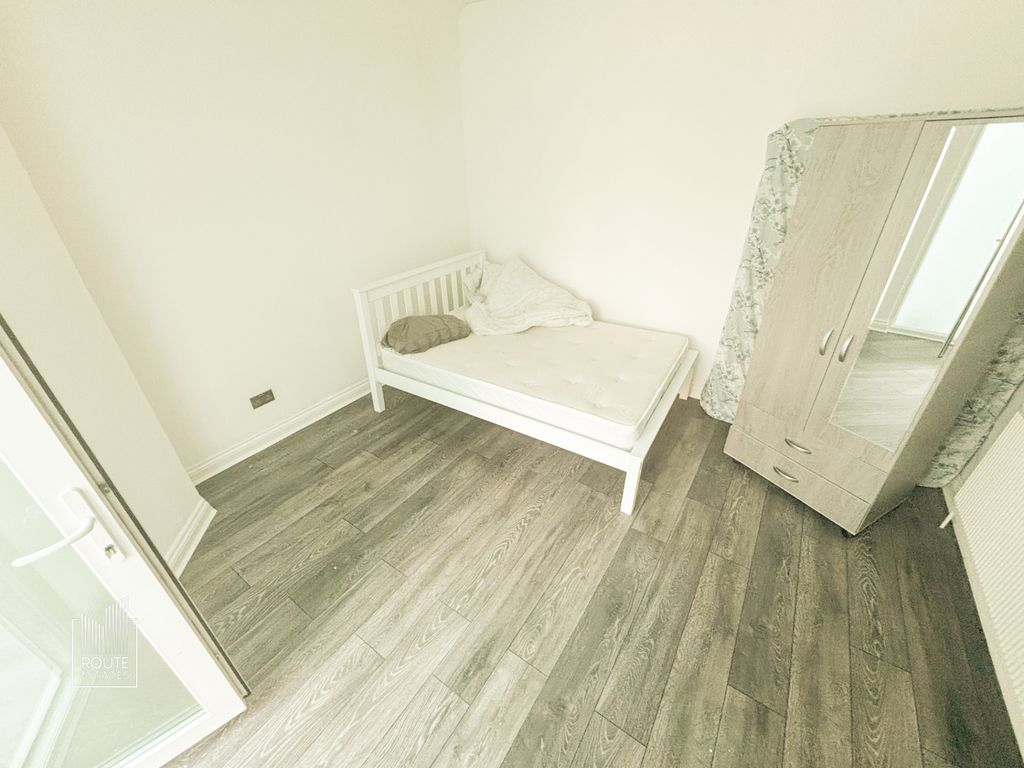 Property photo 3 of 9 Photo 8