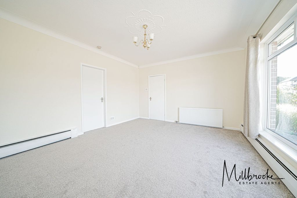 Property photo 3 of 27