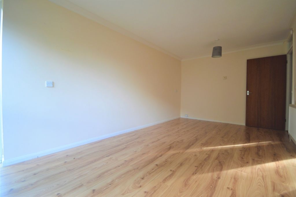 Property photo 3 of 8 Living Room