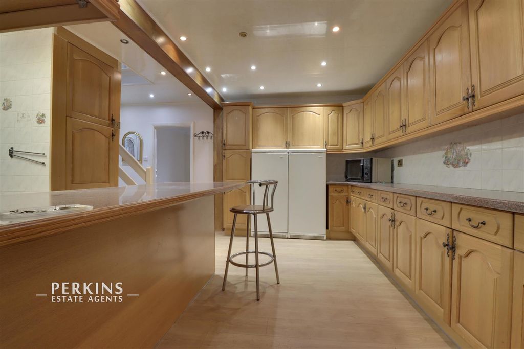 Property photo 2 of 9 Kitchen.Jpg
