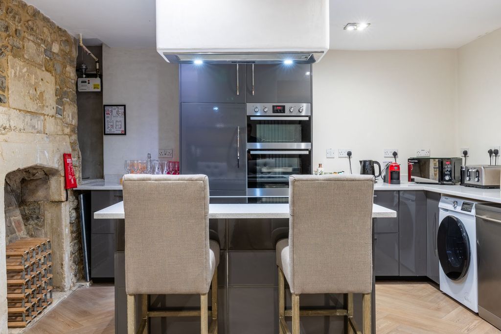 Property photo 3 of 21