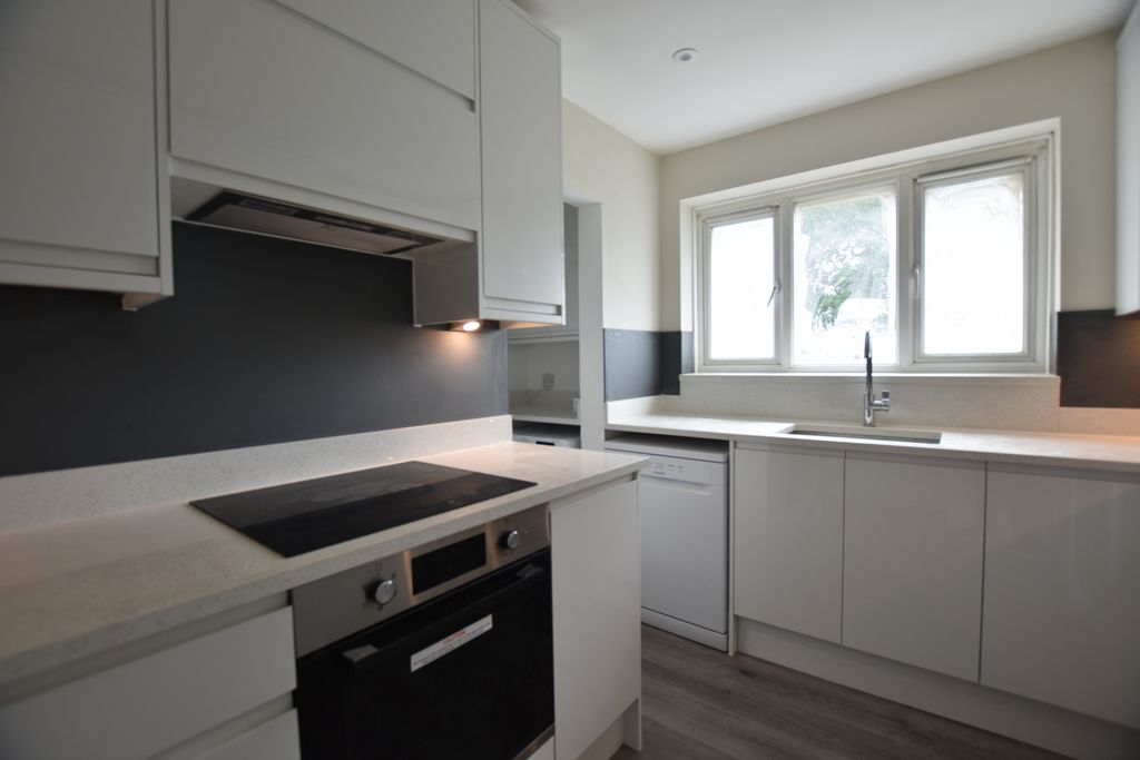 Property photo 3 of 7 Kitchen