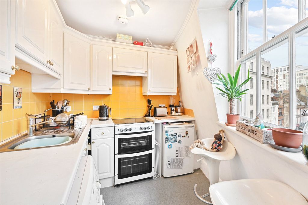 Property photo 2 of 11 Long Acre