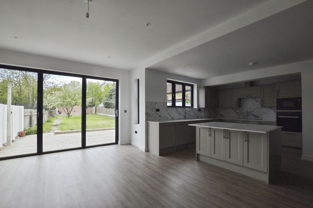 Property photo 3 of 17 Pbox-Img.Jpg