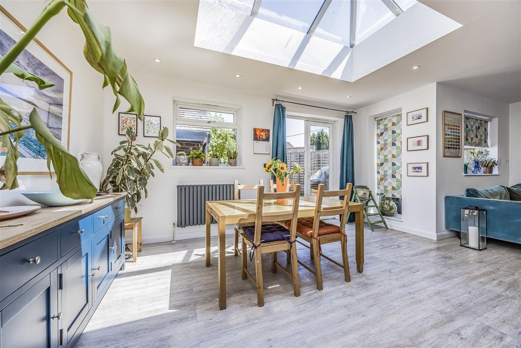 Property photo 3 of 15 Mill Road, Westbourne-Porticomarketing-Nexa-03.Jpg