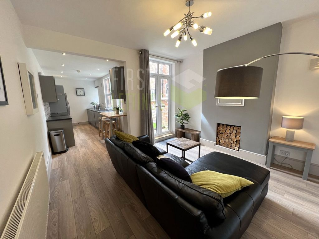 Property photo 1 of 11 Photo 13