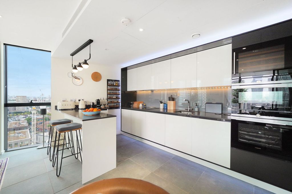 Property photo 3 of 23