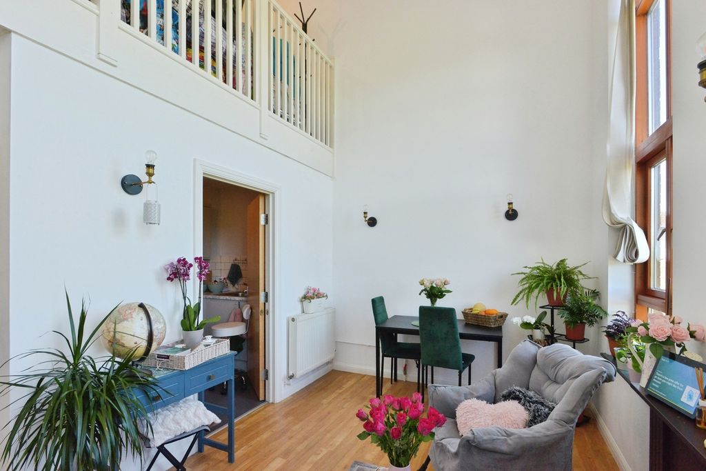 Property photo 3 of 18 Pbox-Img.Jpg