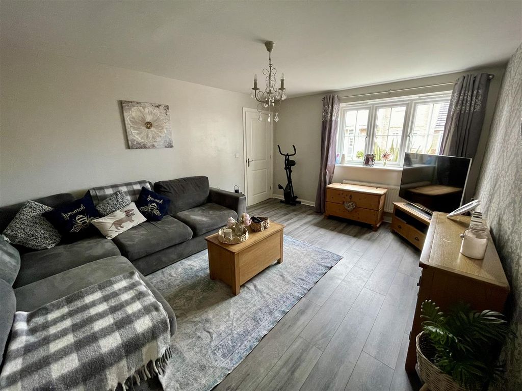Property photo 2 of 26