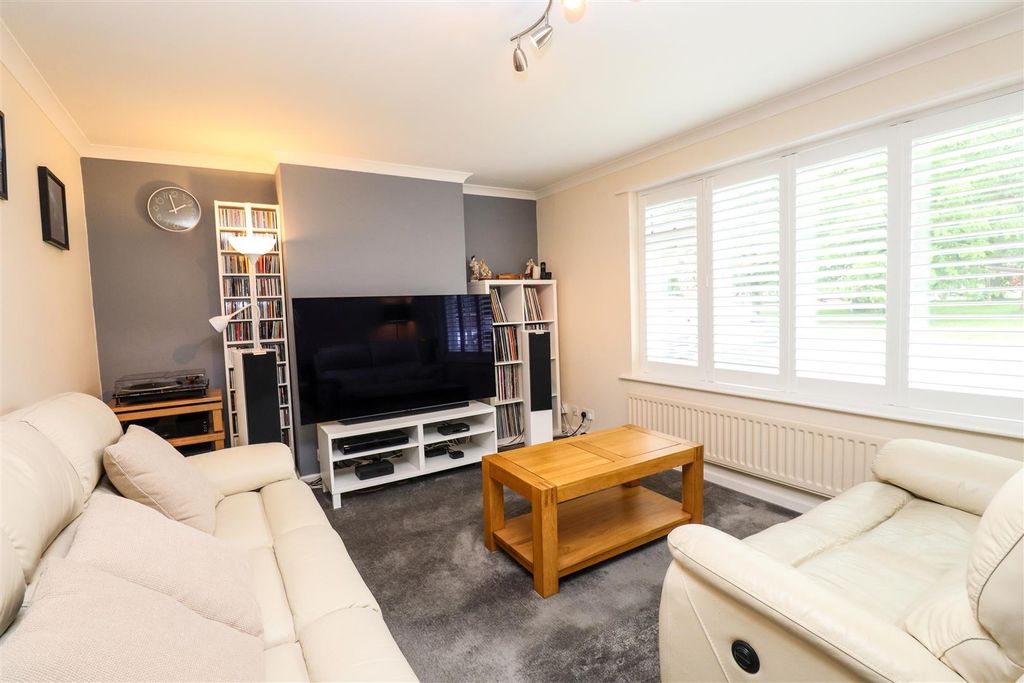 Property photo 3 of 18 Living/Dining Room