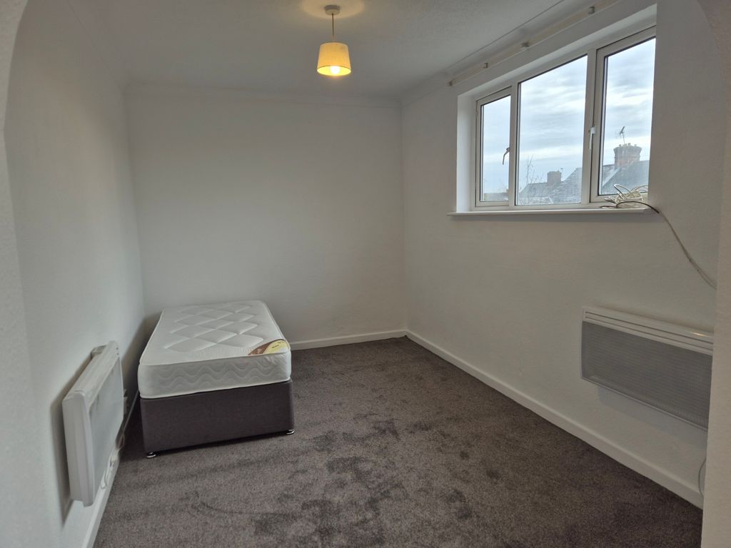 Property photo 2 of 6 Bed/Sitting Room