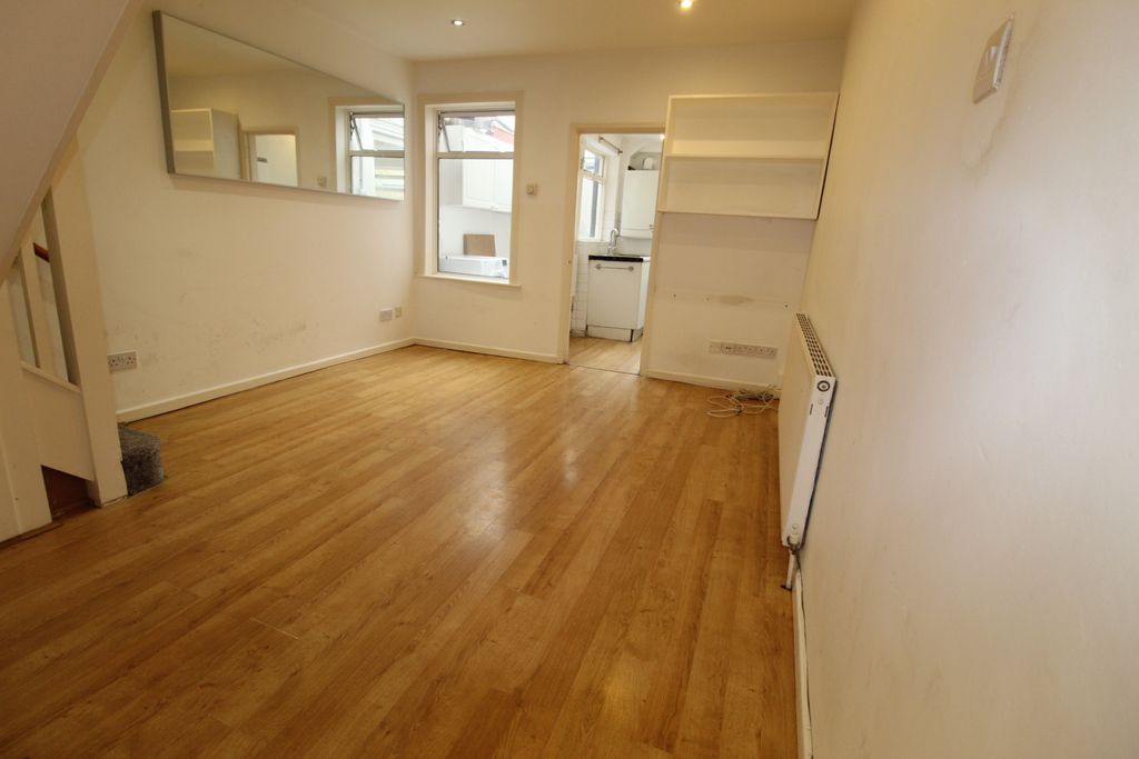 Property photo 1 of 16 Two Double Bedroom House To Rent In Watford