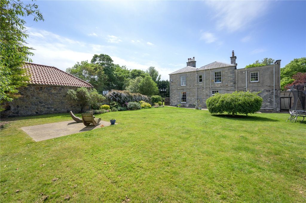 Property photo 2 of 40 Gardens