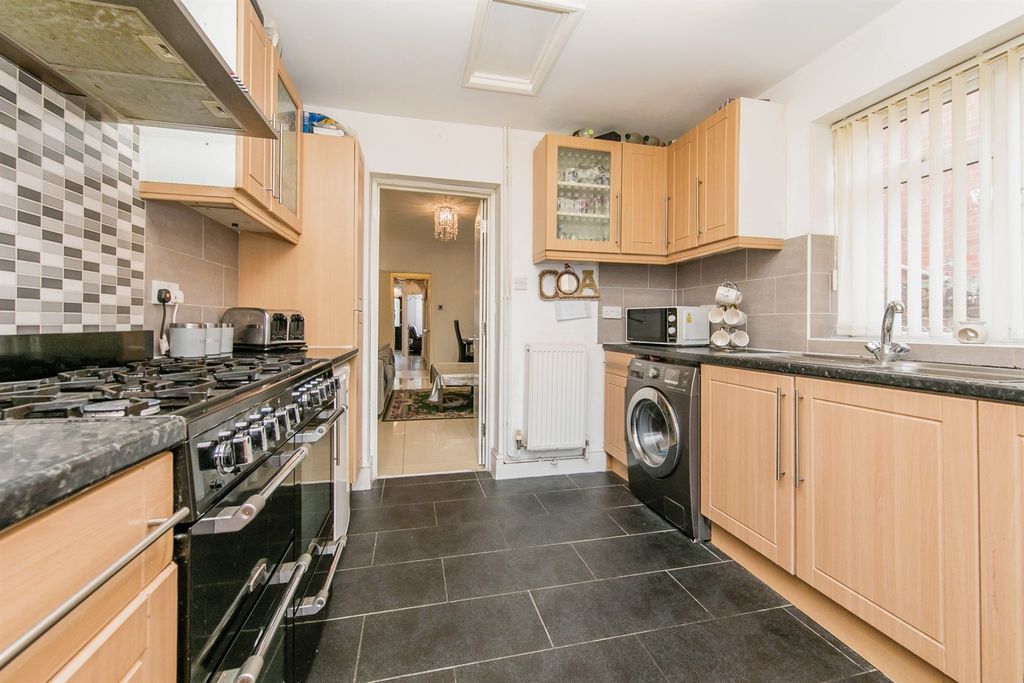 Property photo 3 of 18
