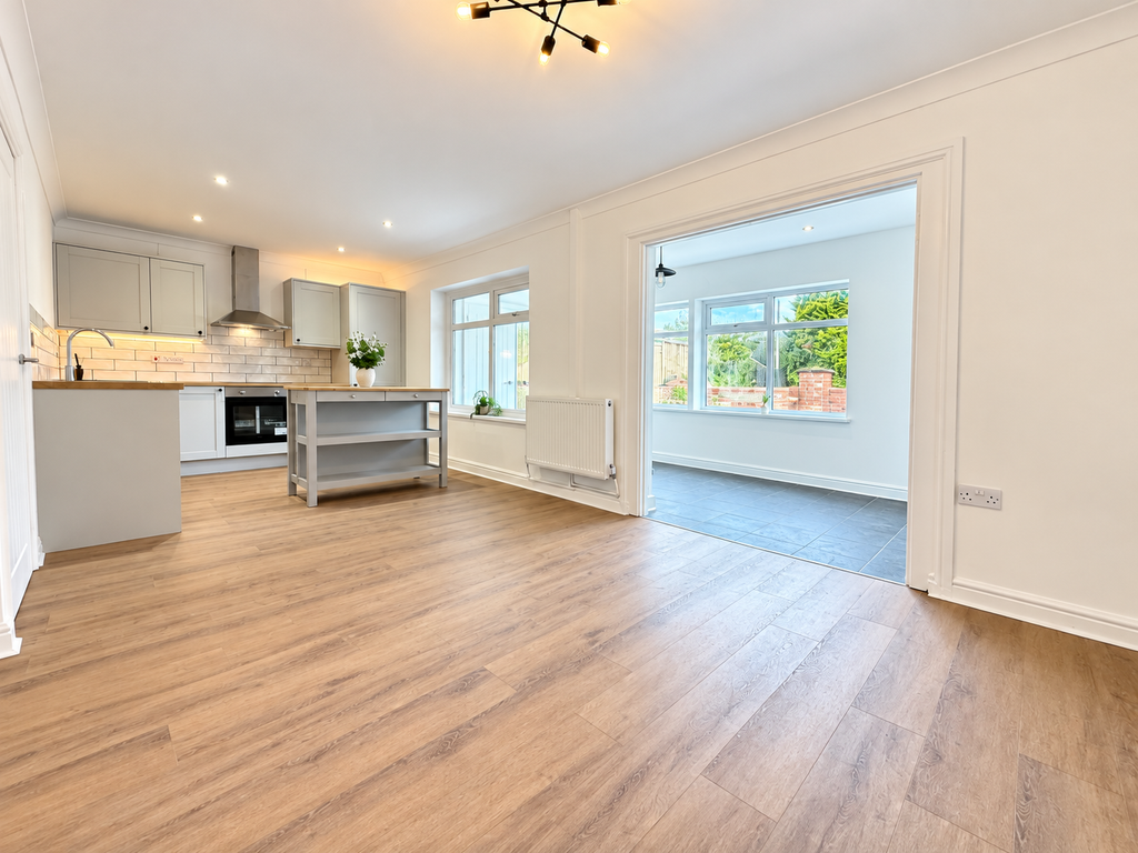 Property photo 3 of 19 E5705460-D19A-497E-B9F9-F75Dfd946Ec8