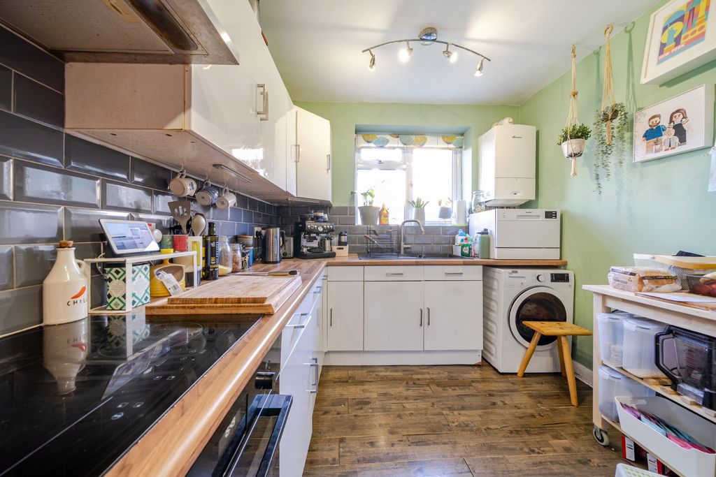 Property photo 2 of 9 Picture No. 10