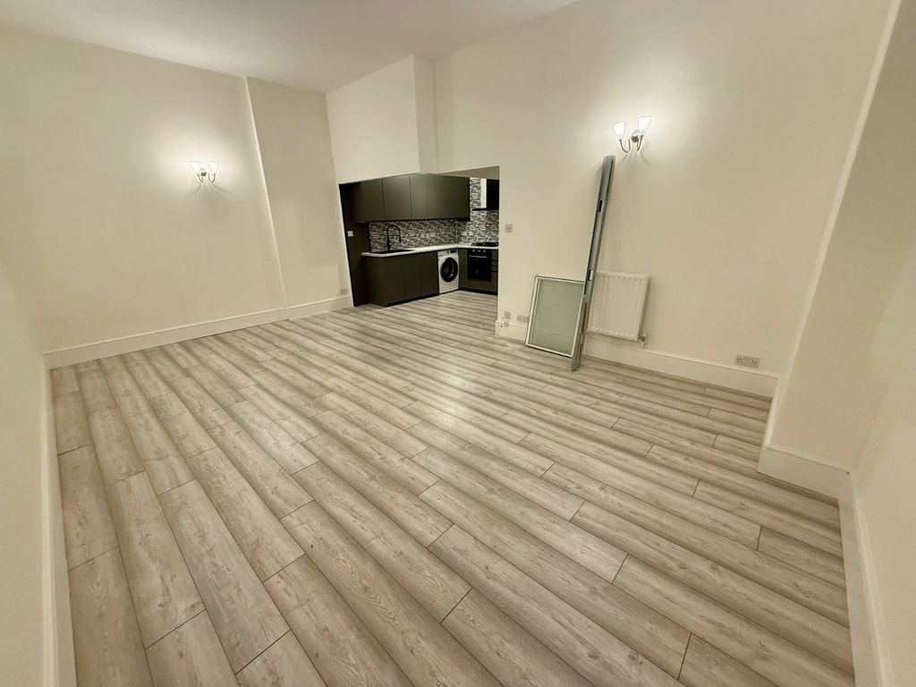 Property photo 3 of 8 Picture No. 04