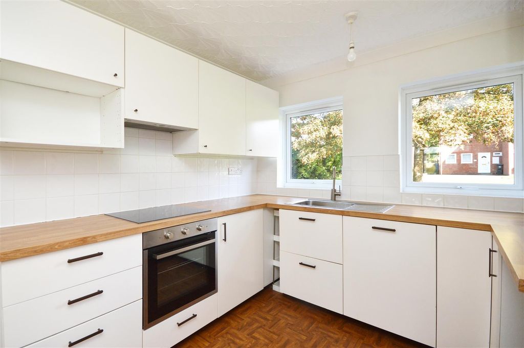 Property photo 3 of 20 Kitchen / Diner
