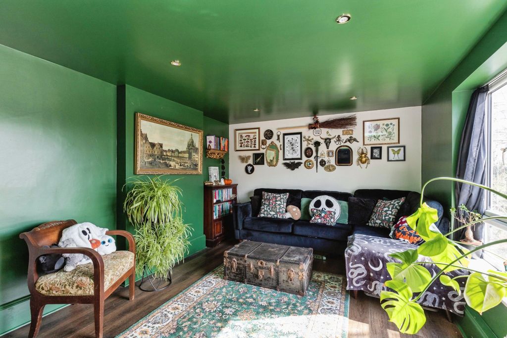 Property photo 2 of 18