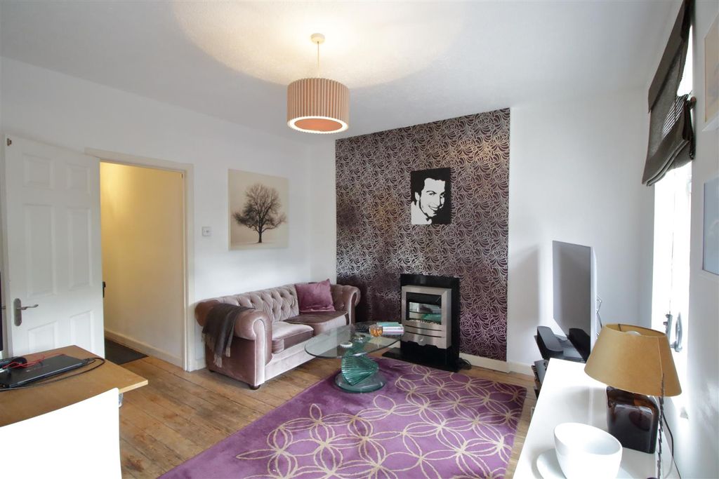 Property photo 1 of 11 Eden Harper Brixton Hill Court