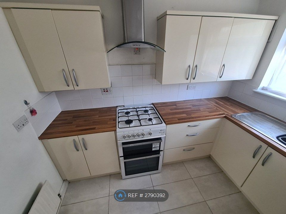 Property photo 2 of 11 New Fridge/Freezer &amp; Washing Machine Ordered.