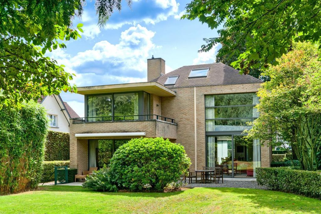 Property photo 1 of 25