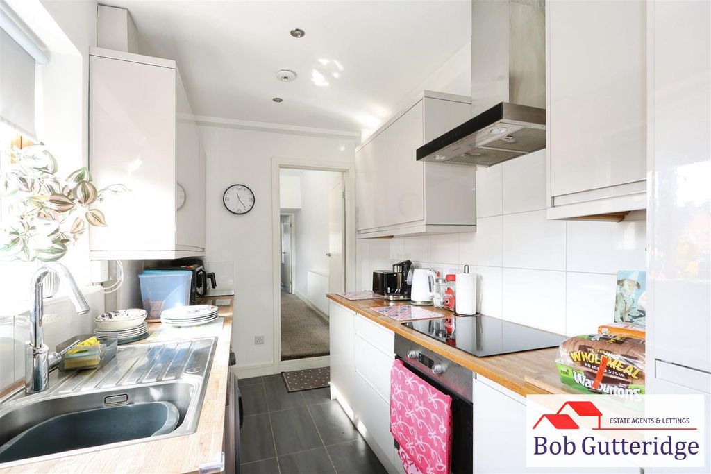 Property photo 3 of 21 Luxury Fitted Kitchen