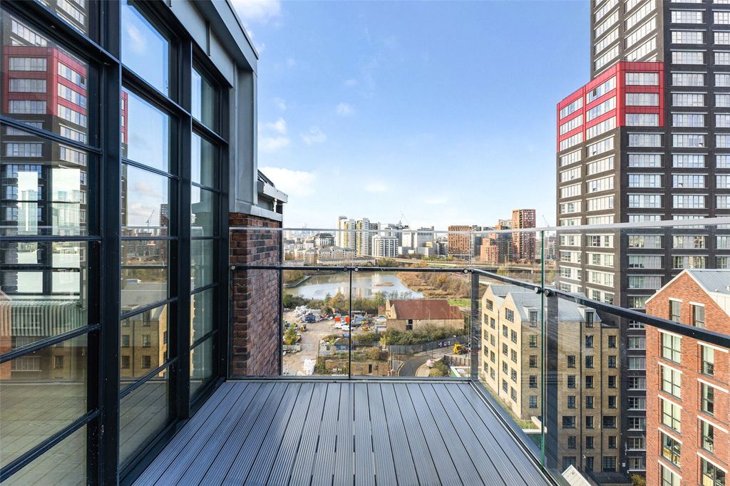 Property photo 2 of 21 Balcony