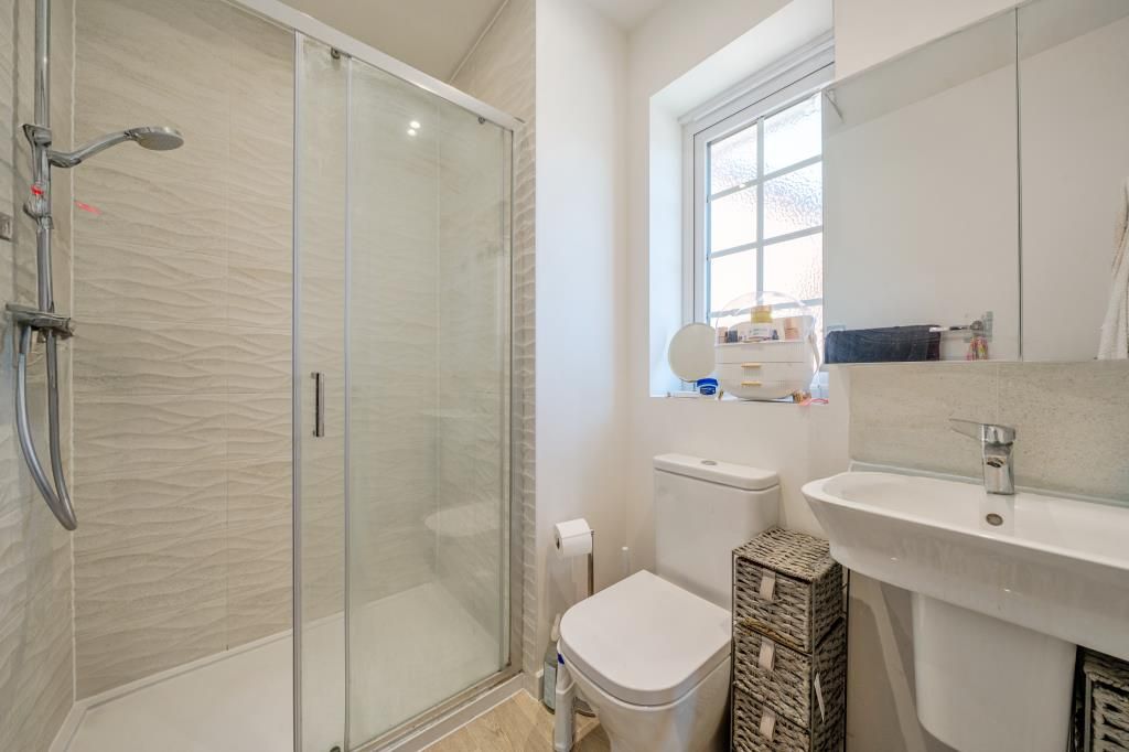 Property photo 3 of 20 Bathroom