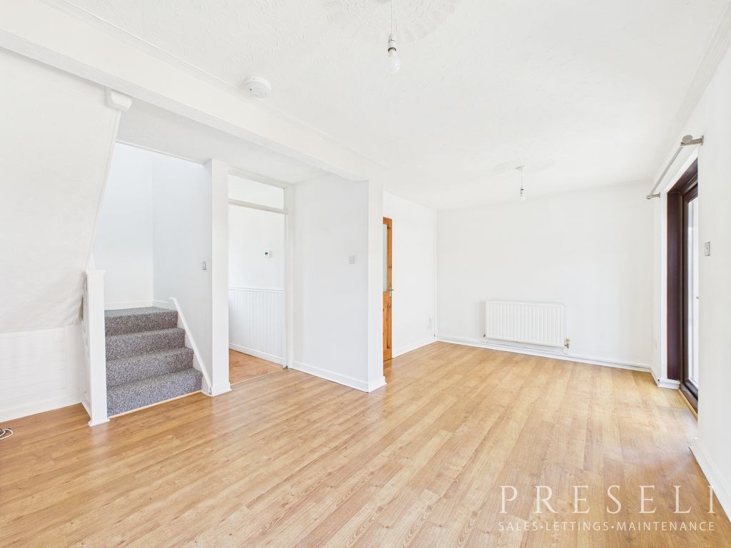 Property photo 2 of 11 Cam05119G0-Pr0028-Still005