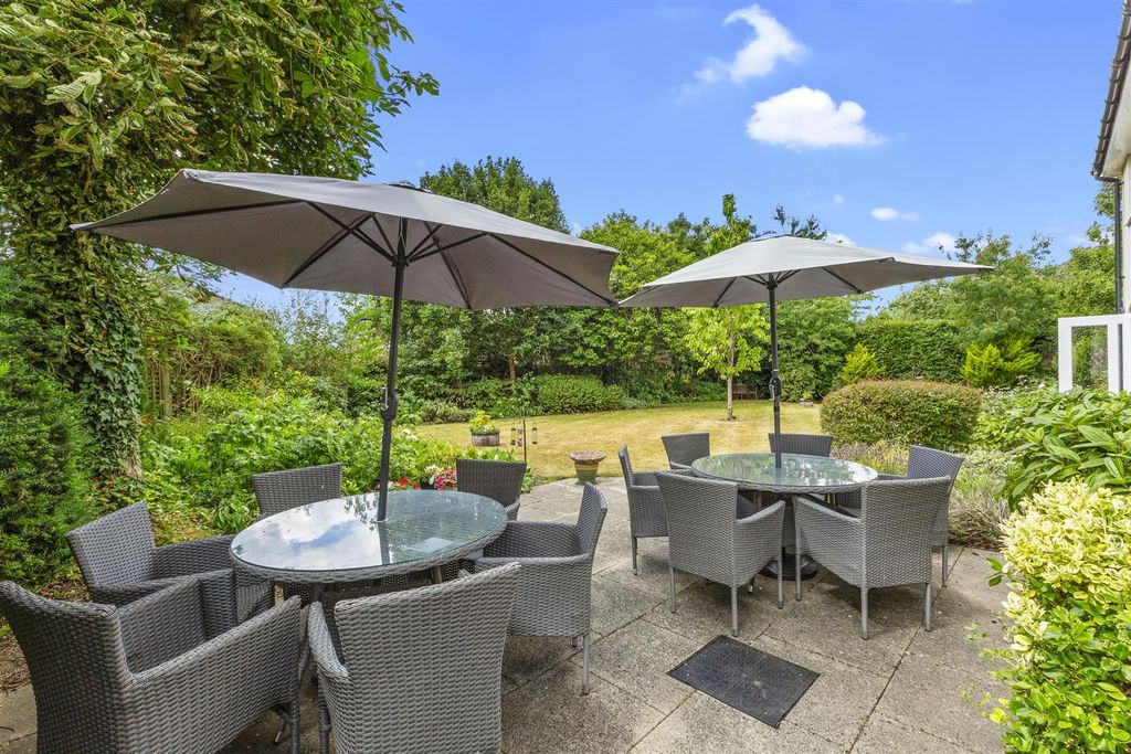 Property photo 2 of 14 18 Hughenden Court, Penn Road, Hp15 7Bd-9.Jpg